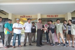 Tangkap Pembacok Mahasiswa UGM, Polda DIY Terima Karangan Bunga