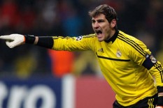 Bawa Trofi Piala Dunia 2018, Casillas Didampingi Supermodel 