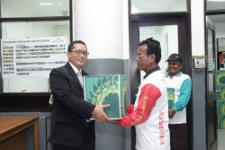 Santika Premiere Berbagi Kebahagiaan dengan Warga Sekitar