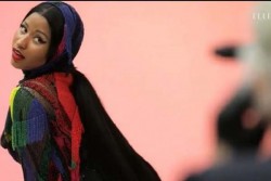 Jelang Lebaran, Nicky Minaj Tiba-Tiba Tampil Berkerudung