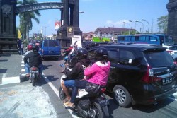 Objek Wisata di Kawasan Prambanan Ramai, Jalan Solo-Jogja Padat Merayap