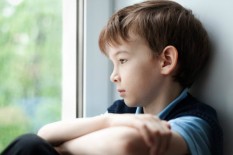 Ayah Terlalu Sibuk dan Berjarak dengan Anak, Simak Kiat Menghadapinya