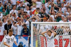 Sejarah Jerman, Kalah di Laga Perdana