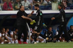 Cedera, Kiper Tunisia Angkat Koper dari Rusia