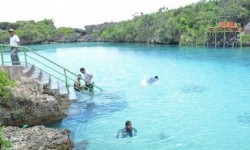 Mengapung di Danau Asing Waikuri, Menikmati Keindahan Tersembunyi   