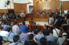 Diganjar Hukuman Mati, Aman Abdurrahman Tertunduk Lesu