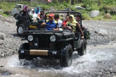Operasional Seluruh Jip Merapi Dihentikan Sementara