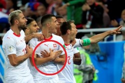 Selebrasi Politis Kepala Elang dari Pemain Swiss