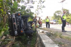 Sopir Ngebut, Pikap Anyar Terguling di Sentolo
