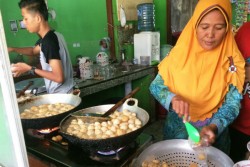Awalnya Miskin & Terpaksa Terima Bantuan, Kini Raup Jutaan Rupiah Saban Hari