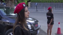 Kota di Timur Tengah Ini Kerahkan Polwan Pakai Hotpants untuk Mengatur Lalu Lintas
