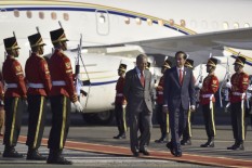 19 Dentuman Meriam Terdengar saat Mahathir Mohamad Tiba di Istana Bogor
