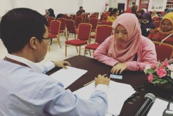 Gali Informasi soal Kredit, Ratusan Debitur Datangi OJK Setiap Hari