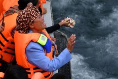 Doa Bersama Cara Islam-Kristen Keluarga Korban KM Sinar Bangun Diwarnai Kumandang Zikir dan Isak Tangis Memilukan