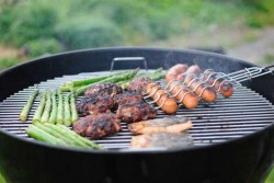 Malam Mingguan, Enaknya Menikmati Aneka Barbeque di Saturdate Pool GQ Hotel