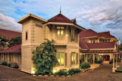 Wow, The Phoenix Hotel Telah Mencapai Usia 100 Tahun