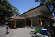 Atap Teras GWO Sriwedari Solo Ambrol