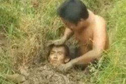 Viral Pria Hidup Lagi setelah Dikubur di Lumpur, Ternyata Begini Penjelasannya