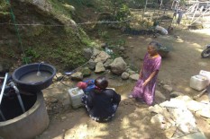Kekeringan Meluas, Warga Plampang, Kokap, Mulai Konsumsi Air Keruh