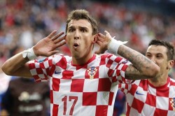 Pertarungan Mandzukic Lawan Varane