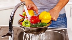 Pestisida pada Buah dan Sayur Bisa Dibersihkan dengan Cara Ini