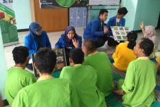 Mahasiswa UII Latih Pasien RS Grhasia Membuat Jamu