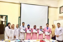 Keren, Mahasiswa UII Latih Pekerja Pabrik Jamu