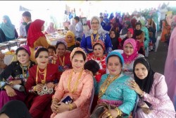 Pakai Banyak Kalung Emas saat Kondangan, Keluarga Ini Dibilang Toko Emas Berjalan