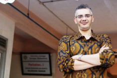 Mantap, Mahasiswa Gaza Raih Gelar Doktor Sosial di Unair