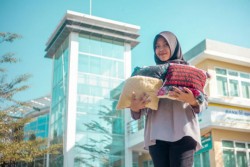 KARYA MAHASISWA : Ciptakan Bantal Beraromaterapi dari Limbah Sabut Kelapa