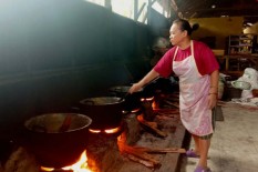 Produksi Gula Batu Kerto Beromzet Puluhan Juta Per Bulan