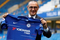 Sarri Tak Jamin Hazard & Courtois Bertahan di Chelsea