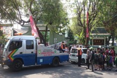Mobil Jazz Diderek Karena Halangi Pawai Obor Asian Games
