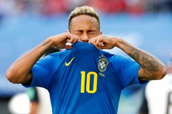 Neymar Tegaskan Tetap Bertahan di PSG