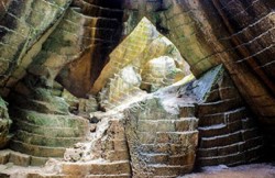 Yuk Piknik ke Gua Buatan era Majapahit di Tuban   