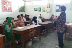 Asal Ada Kartu Sakti, Siswa Tak Perlu Bayar Sekolah