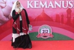Mobil Neno Warisman Dibakar Orang, Terkait Gerakan #2019GantiPresiden?