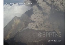 Gunung Merapi Masih Ditutup, Pendaki Ilegal Tertangkap Kamera