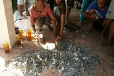 Heboh Mbah Legi, Rumah Pria Lansia Dipenuhi Uang Berserakan