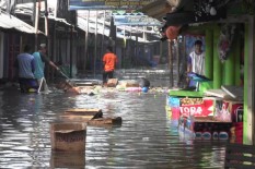 Gelombang Tinggi, Omzet Pedagang di Pantai Depok Bantul Terkena Dampak