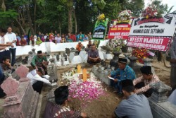 Hari Terakhir Suradi Bersama Anaknya yang Jadi Korban Kesintingan Derbi DIY