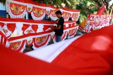 Mulai Menjamur, Pedagang Musiman Bendera Diingatkan untuk Tidak Ganggu Pejalan Kaki