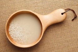 Air Cucian Beras Punya Banyak Manfaat