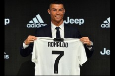Ronaldo Pamer Otot saat Latihan Perdana 