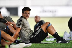 Allegri Menyesal Caldara Gabung Milan