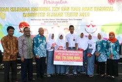 BPD DIY Bagikan Beasiswa Untuk Pelajar Sleman