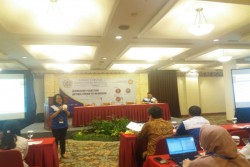 Puluhan Akademisi Belajar Menulis Jurnal Farmasi