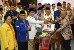Ssstt...So Sweet. Prabowo Mendaftar di KPU Didampingi Mantan Istri