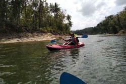 Menikmati Pesona Alam dan Nuansa Pedesaan Tepi Kali Oya dari Atas Kano