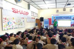 Sambil Layani Servis Keliling, Sharp Ajak Anak Peduli Lingkungan